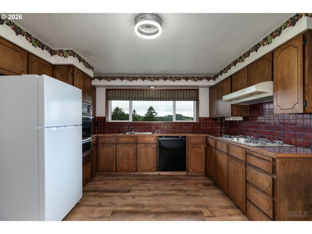 75093 TOWNSEND Rd, Rainier, OR 97048