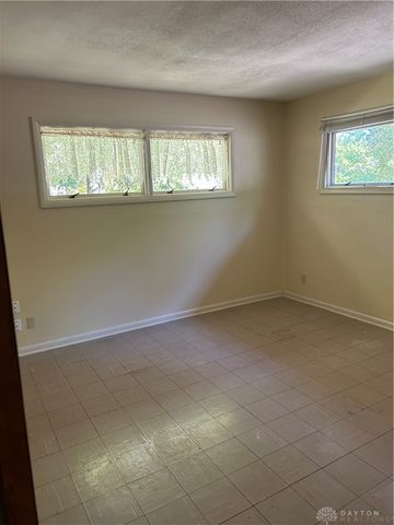 1535 Winding Trail, Springfield, OH 45503