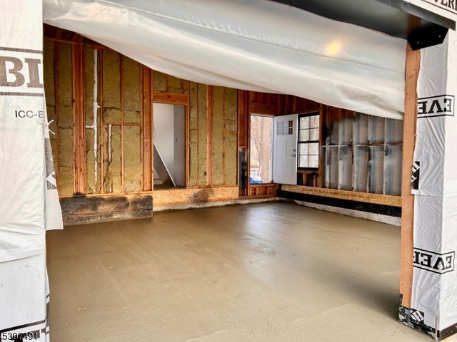 49 Northwood Rd, Hopatcong Boro, NJ 07849