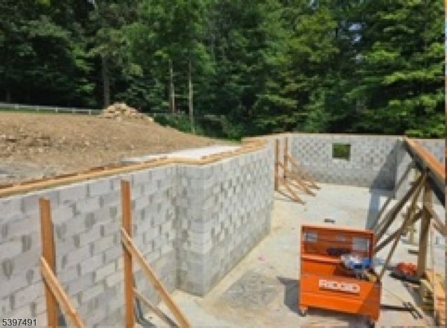 49 Northwood Rd, Hopatcong Boro, NJ 07849