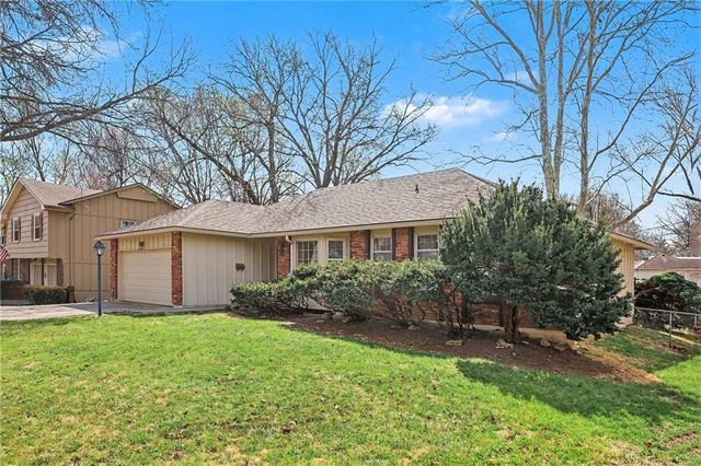 8411 W 87th Street, Overland Park, KS 66212