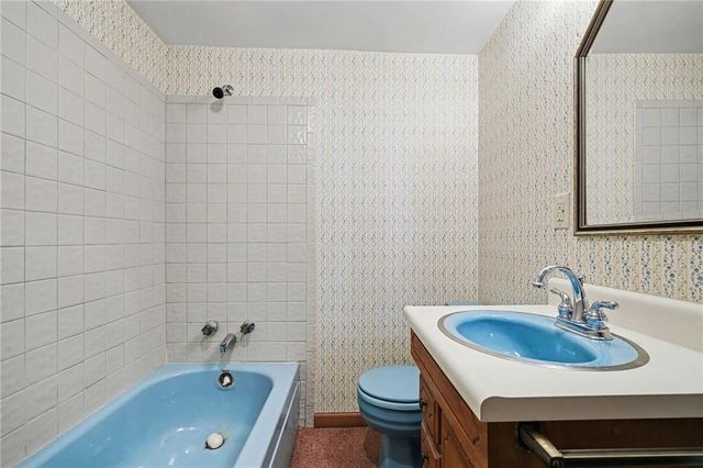 8411 W 87th Street, Overland Park, KS 66212