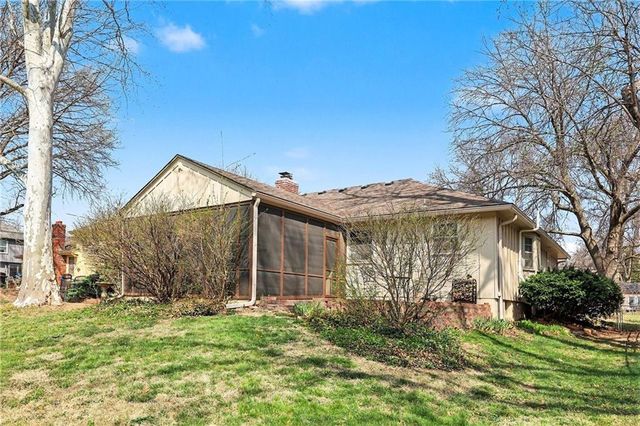 8411 W 87th Street, Overland Park, KS 66212