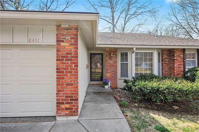8411 W 87th Street, Overland Park, KS 66212