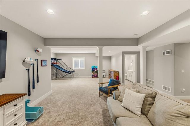 12314 W 169th Terrace, Overland Park, KS 66221