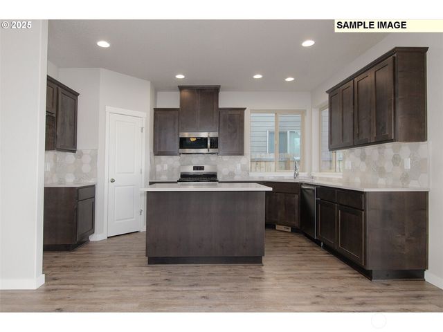 2016 Henderson Way, Longview, WA 98632