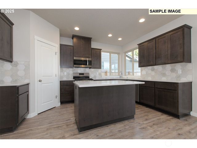 2016 Henderson Way, Longview, WA 98632