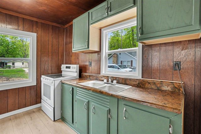 4206 S Shore Drive, Allegan, MI 49010