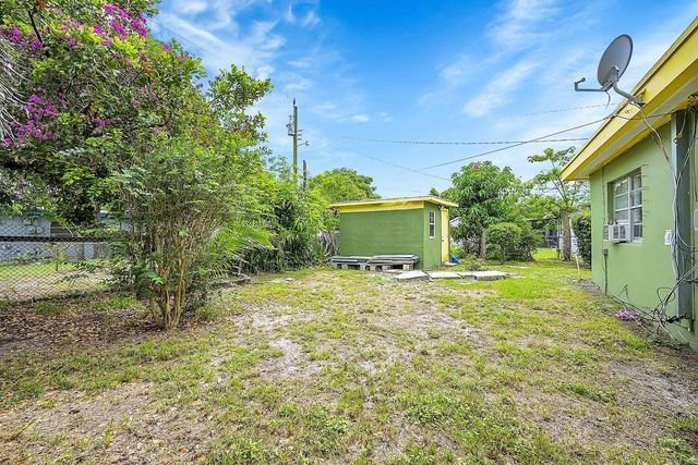 1645 W 31st Street, Riviera Beach, FL 33404