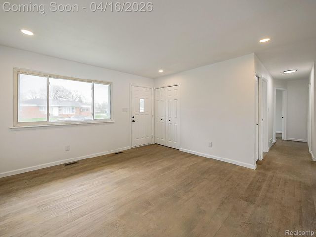 32209 Eastway Street, Roseville, MI 48066