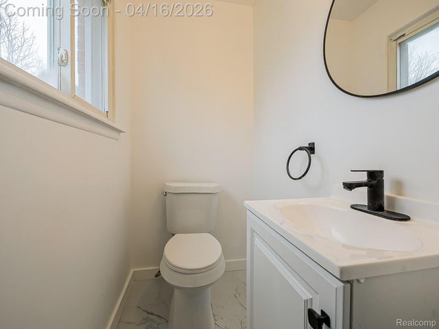 32209 Eastway Street, Roseville, MI 48066