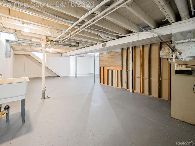 32209 Eastway Street, Roseville, MI 48066