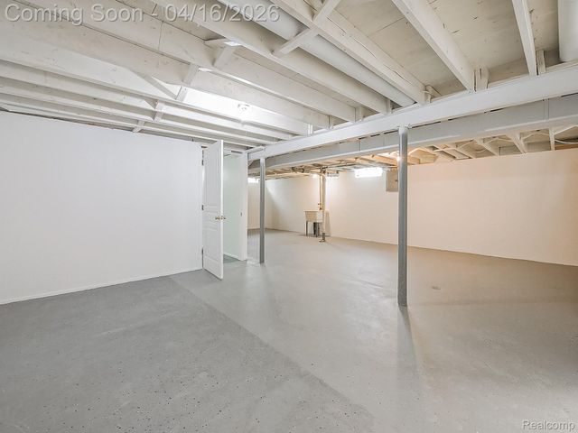 32209 Eastway Street, Roseville, MI 48066