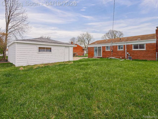 32209 Eastway Street, Roseville, MI 48066