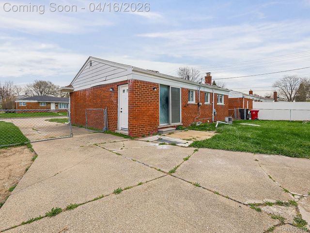 32209 Eastway Street, Roseville, MI 48066