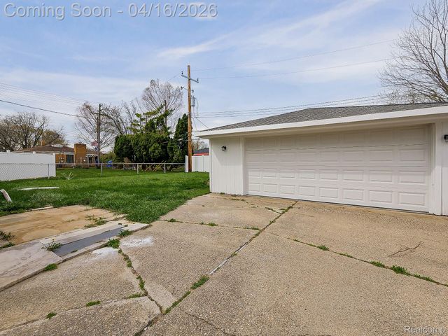 32209 Eastway Street, Roseville, MI 48066