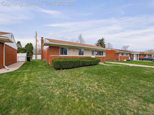32209 Eastway Street, Roseville, MI 48066