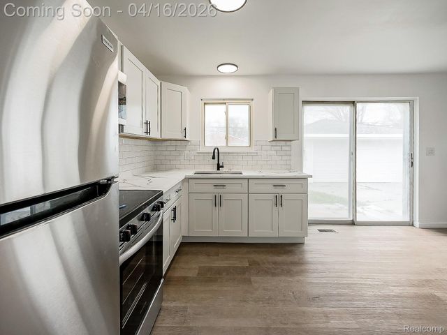 32209 Eastway Street, Roseville, MI 48066