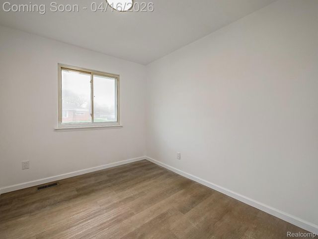 32209 Eastway Street, Roseville, MI 48066