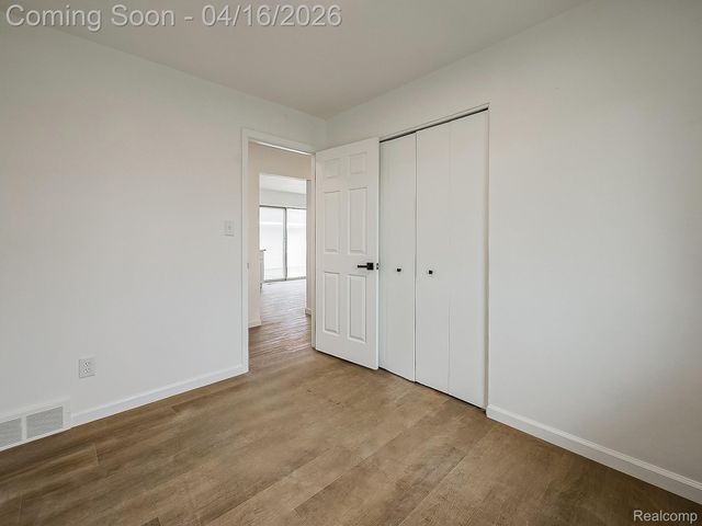 32209 Eastway Street, Roseville, MI 48066