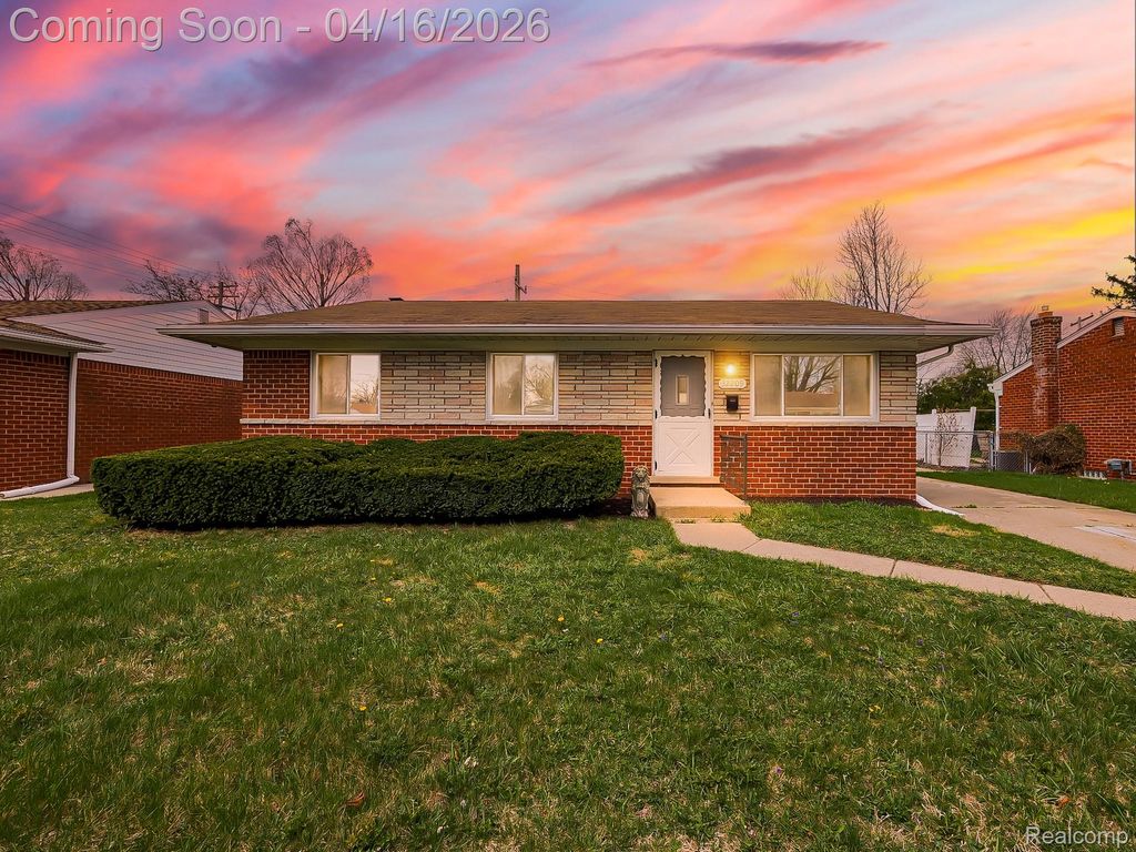 32209 Eastway Street, Roseville, MI 48066