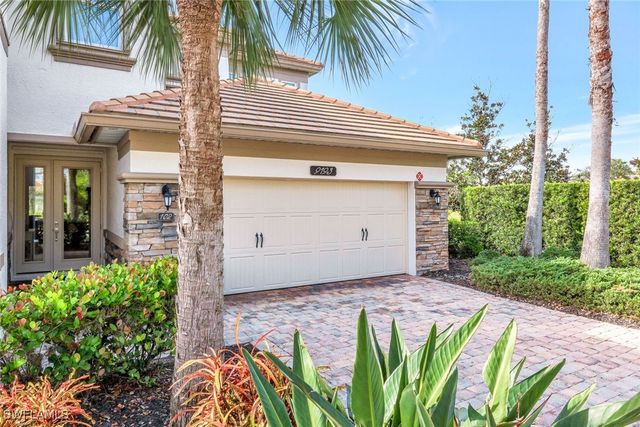9193 Quartz LN 102, Naples, FL 34120