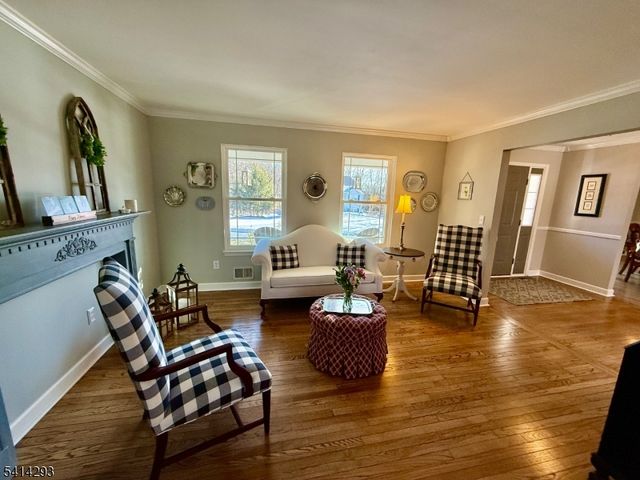 8 Spencer St, Stanhope Boro, NJ 07874