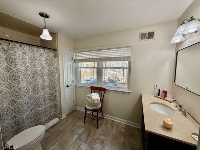 8 Spencer St, Stanhope Boro, NJ 07874