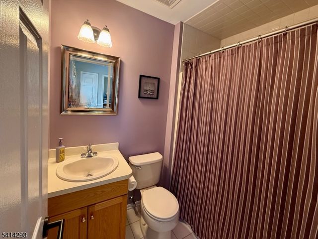 8 Spencer St, Stanhope Boro, NJ 07874