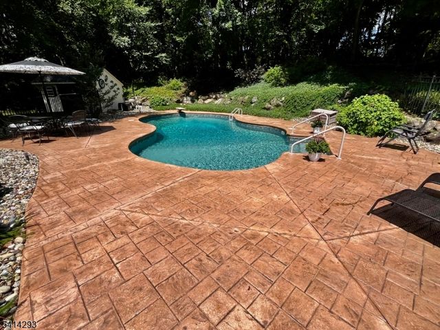 8 Spencer St, Stanhope Boro, NJ 07874