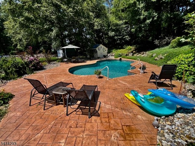 8 Spencer St, Stanhope Boro, NJ 07874