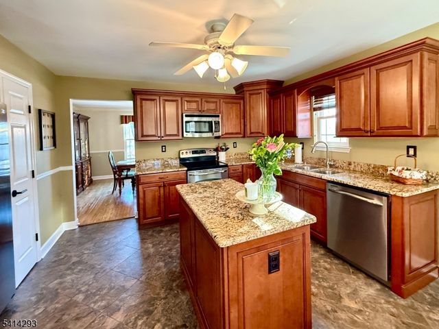 8 Spencer St, Stanhope Boro, NJ 07874