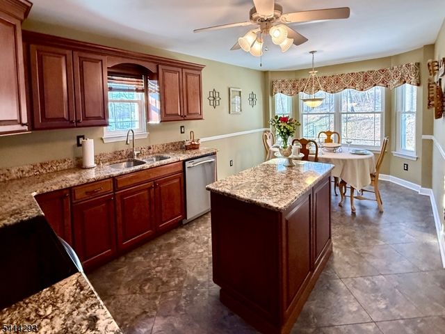 8 Spencer St, Stanhope Boro, NJ 07874