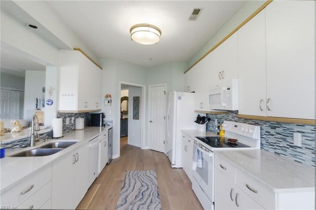 1024 Porte Harbour Arch Apt 104, Hampton, VA 23664
