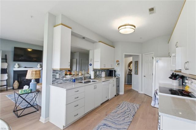 1024 Porte Harbour Arch Apt 104, Hampton, VA 23664