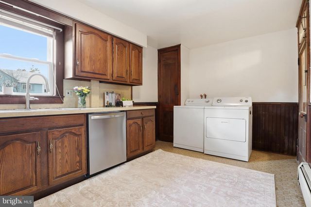 315 W RAILROAD AVE, Shrewsbury, PA 17361