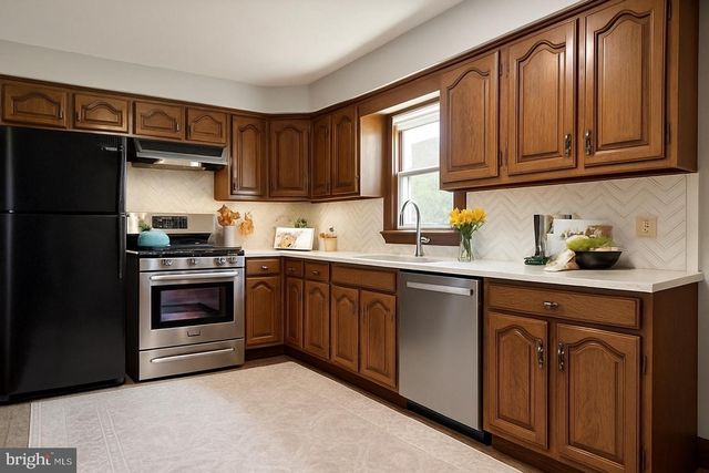 315 W RAILROAD AVE, Shrewsbury, PA 17361