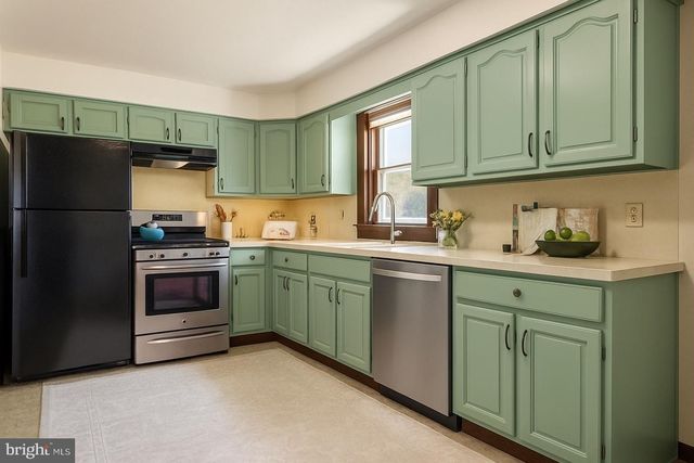 315 W RAILROAD AVE, Shrewsbury, PA 17361