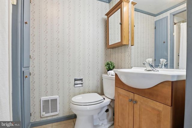 315 W RAILROAD AVE, Shrewsbury, PA 17361