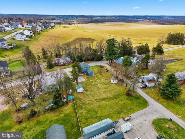 315 W RAILROAD AVE, Shrewsbury, PA 17361