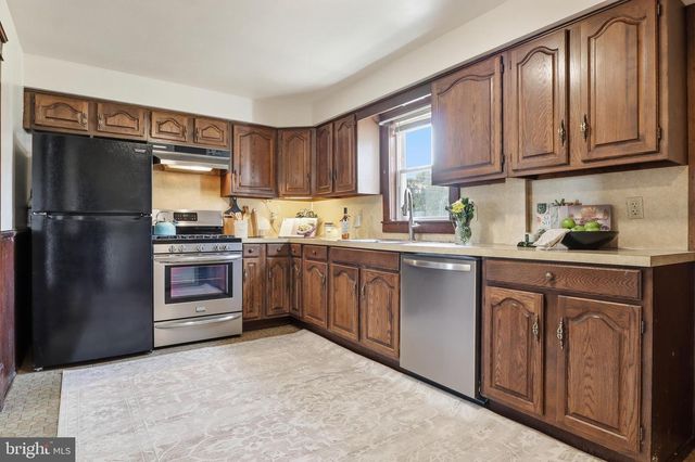 315 W RAILROAD AVE, Shrewsbury, PA 17361