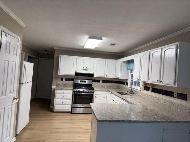 2130 Crescentview Drive, Lawrenceville, GA 30044