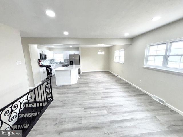 238 COLLEGE DR, Pemberton, NJ 08068