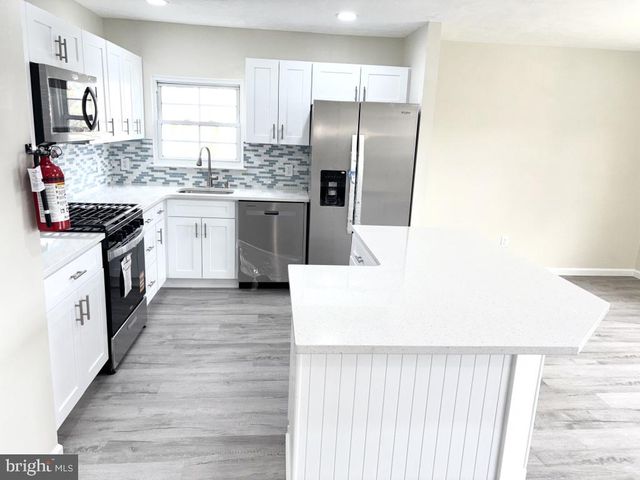 238 COLLEGE DR, Pemberton, NJ 08068