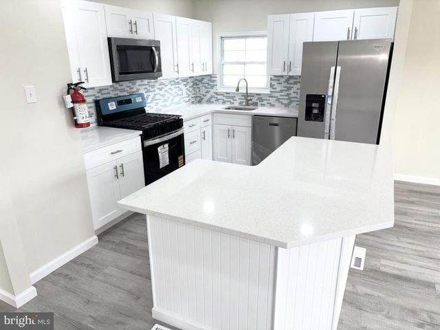 238 COLLEGE DR, Pemberton, NJ 08068