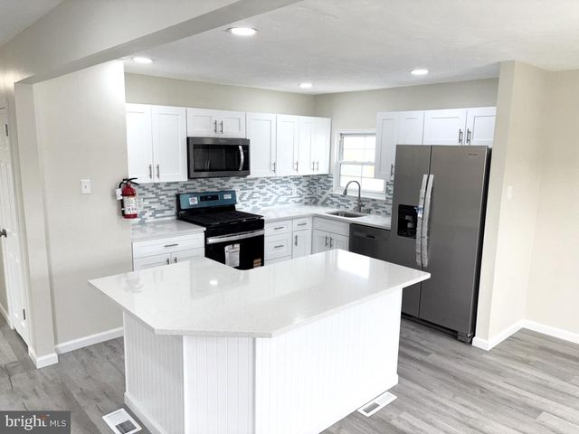 238 COLLEGE DR, Pemberton, NJ 08068