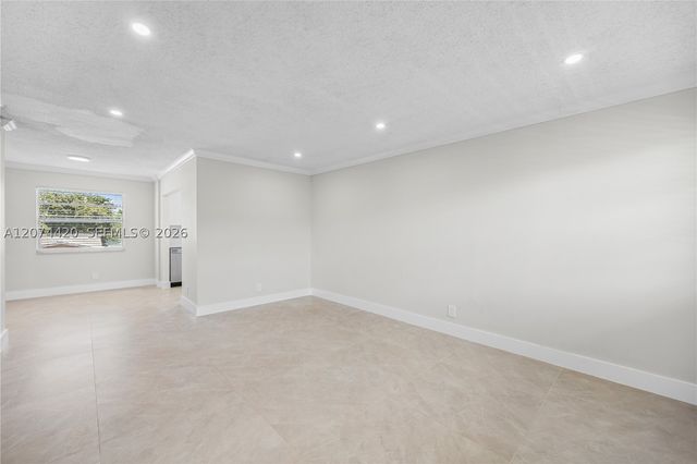 4933 Hollywood Blvd 202, Hollywood, FL 33021