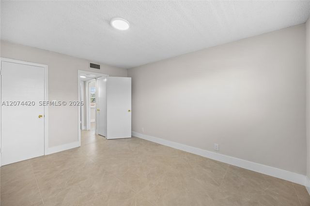 4933 Hollywood Blvd 202, Hollywood, FL 33021