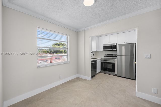 4933 Hollywood Blvd 202, Hollywood, FL 33021