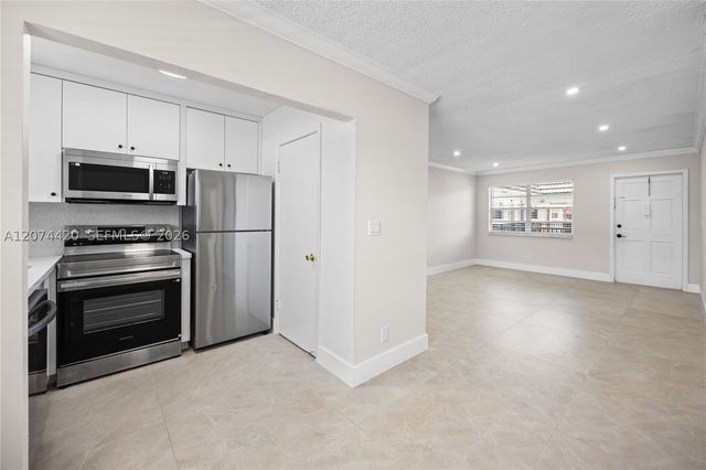 4933 Hollywood Blvd 202, Hollywood, FL 33021